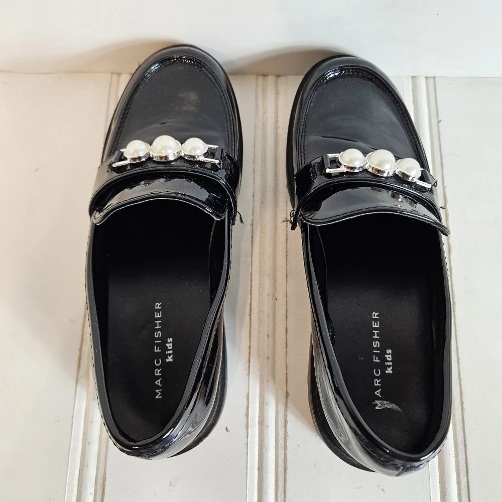 Marc Fisher Girls Loafers Kids Size 3 Black Patent Pearl Band Lug Sole